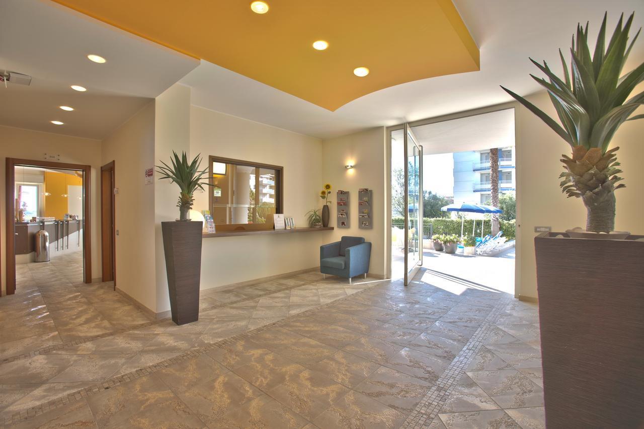 Residence Il Girasole 1 Альба-Адриатика Экстерьер фото