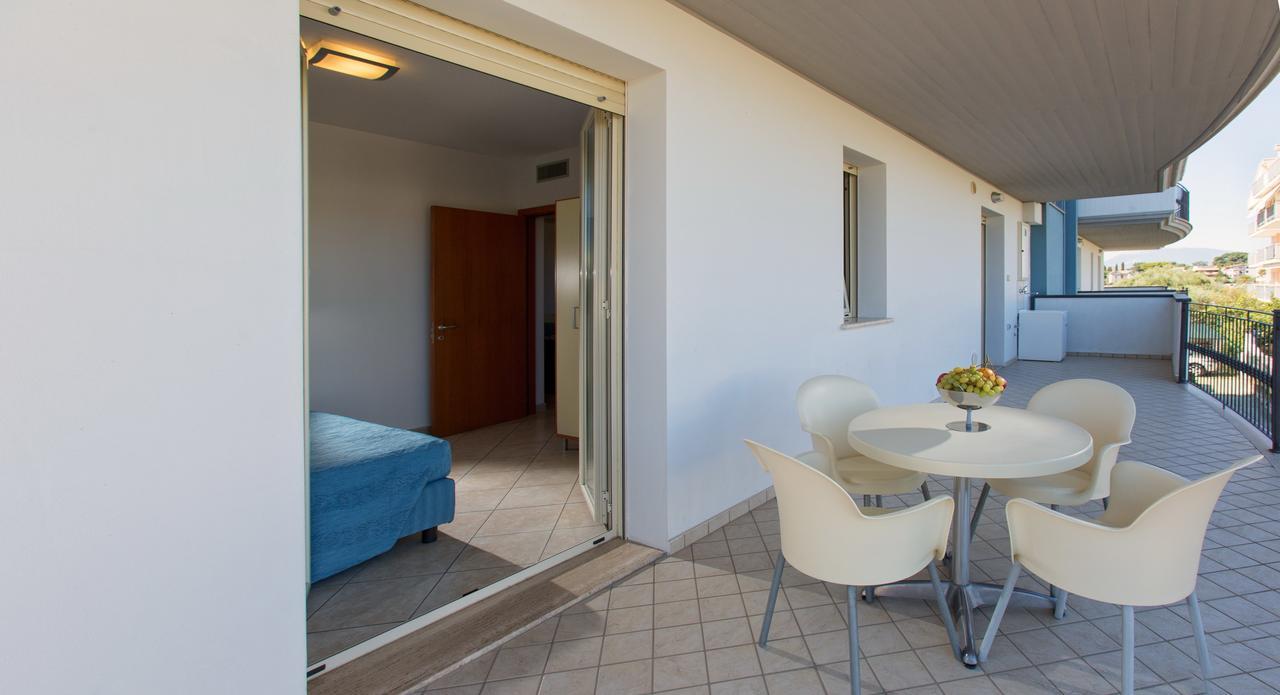 Residence Il Girasole 1 Альба-Адриатика Экстерьер фото