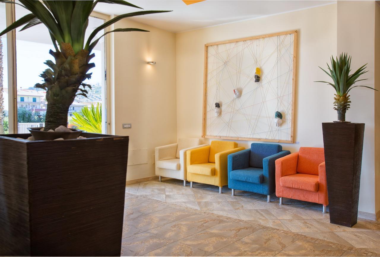 Residence Il Girasole 1 Альба-Адриатика Экстерьер фото